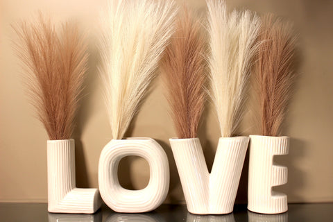 WHITE LOVE VASE SET OF 4